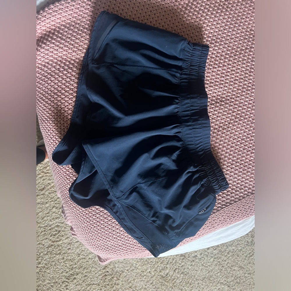 Lululemon hotty hot shorts 2.5”